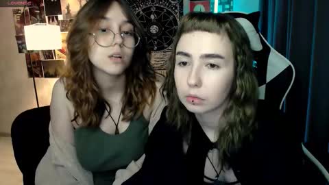 Snapshot of julscinamon chatting on 3, 10, 2025 Baroness Von Cringe online show from 3, 10, 2025