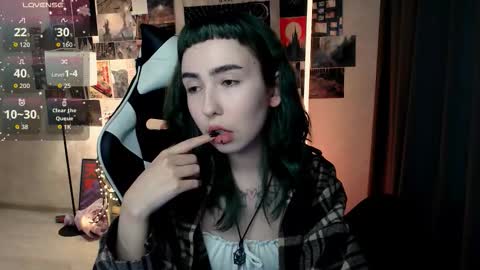 Snapshot of julscinamon chatting on 15, 10, 2025 Baroness Von Cringe online show from 15, 10, 2025