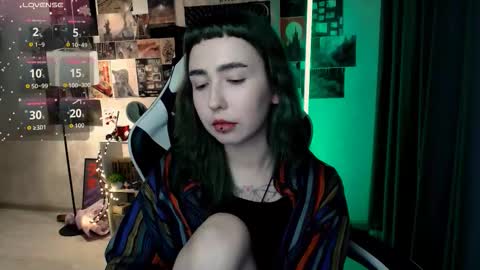 Snapshot of julscinamon chatting on 17, 10, 2025 Baroness Von Cringe online show from 17, 10, 2025