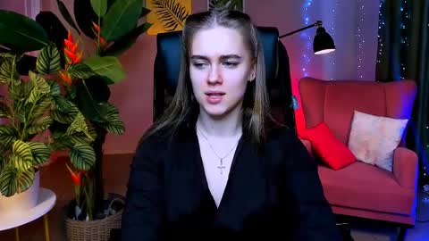 junewoods online show from 28, 3, 2026