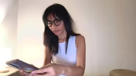 junovaughn online show from 9, 4, 2026