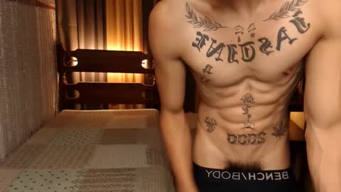 justine_hunk online show from 4, 1, 2025