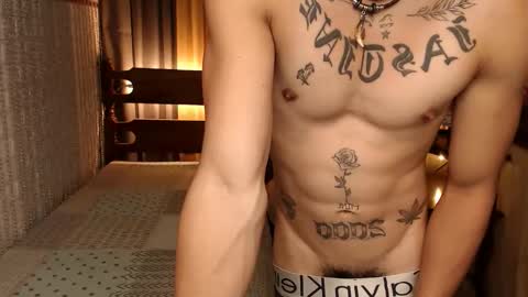 justine_hunk online show from 11, 1, 2025