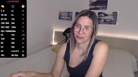 Julie online show from 8, 11, 2025