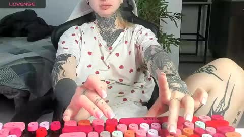 Snapshot of k_and_alice chatting on 7, 5, 2026 Alice online show from 7, 5, 2026