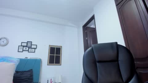 Kamilalopez online show from 4, 10, 2025