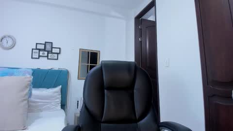 Kamilalopez online show from 4, 11, 2025