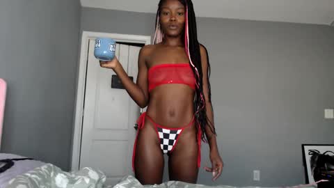 Twitter - Kandie Monaee online show from 22, 9, 2025