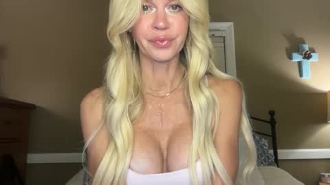 Snapshot of karabearr chatting on 17, 10, 2025 kara online show from 17, 10, 2025