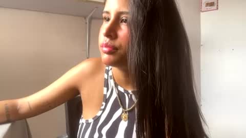 Snapshot of kariina_candy chatting on 22, 6, 2026 kariina candy and fox online show from 22, 6, 2026