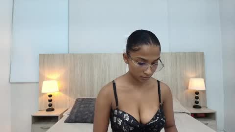 Snapshot of karina_calderon chatting on 9, 4, 2026 Karina Calderon online show from 9, 4, 2026
