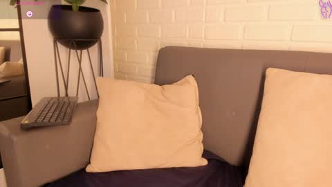 Kari online show from 1, 2, 2025