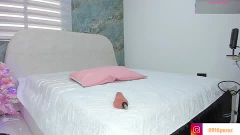 karolina  online show from 22, 11, 2025