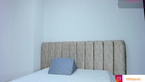 karolina  online show from 1, 12, 2025