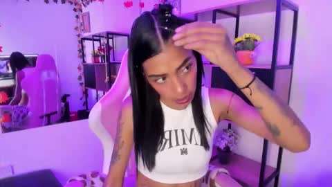 karlaslutskinny__ online show from 7, 2, 2026