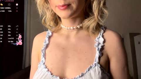Snapshot of karlenegries chatting on 7, 6, 2026 Olivia online show from 7, 6, 2026