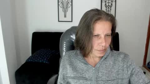 Snapshot of karlye_hot chatting on 28, 12, 2024 KARLYE online show from 28, 12, 2024