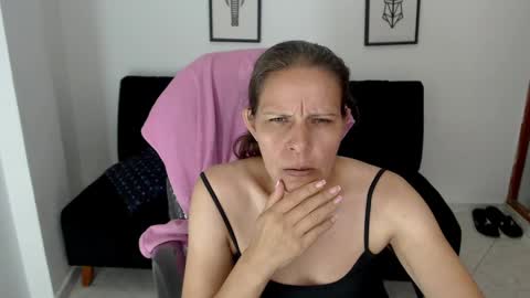 Snapshot of karlye_hot chatting on 5, 1, 2025 KARLYE online show from 5, 1, 2025