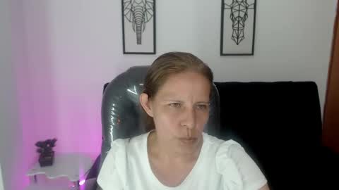 Snapshot of karlye_hot chatting on 18, 2, 2025 KARLYE online show from 18, 2, 2025