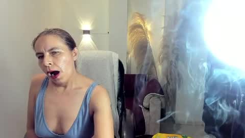 Snapshot of karlye_hot chatting on 5, 5, 2026 KARLYE online show from 5, 5, 2026