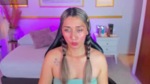 Snapshot of karlyy_ chatting on 4, 11, 2025 karlyy_ online show from 4, 11, 2025