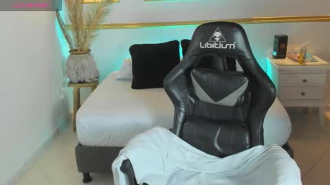 karlyy_ online show from 22, 12, 2025