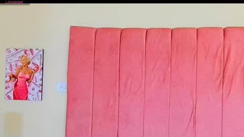 Snapshot of karol1523131 chatting on 1, 12, 2025 karoline online show from 1, 12, 2025