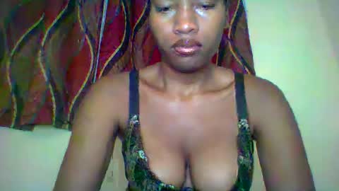 Snapshot of karoliee chatting on 5, 6, 2026 karoliee online show from 5, 6, 2026
