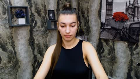 Karolina online show from 1, 2, 2025