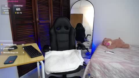 Snapshot of karoll_marquez chatting on 11, 1, 2025 karol online show from 11, 1, 2025