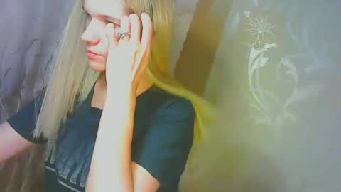 Snapshot of karolynafox chatting on 10, 9, 2025 Caroline Fox online show from 10, 9, 2025