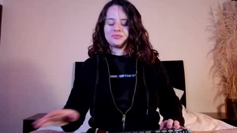 kassandra james online show from 19, 5, 2026