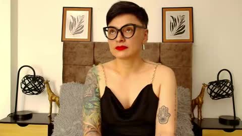 kat paradisse online show from 13, 11, 2025