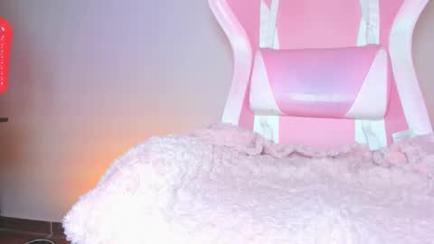 katalinaferreirax online show from 17, 12, 2025