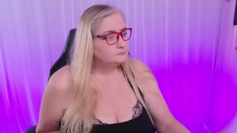 Snapshot of katdsinclair chatting on 4, 2, 2025 Kat D Sinclair online show from 4, 2, 2025