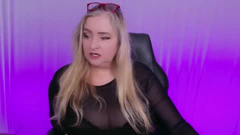 Snapshot of katdsinclair chatting on 17, 2, 2025 Kat D Sinclair online show from 17, 2, 2025