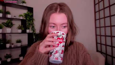 Snapshot of kate_cuddle chatting on 17, 12, 2025 Kate online show from 17, 12, 2025