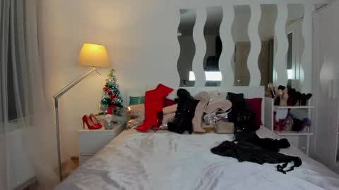 Snapshot of kate_redgar chatting on 7, 1, 2025 kate_redgar online show from 7, 1, 2025