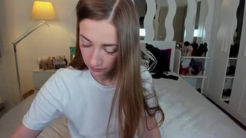 Snapshot of kate_redgar chatting on 3, 3, 2025 kate_redgar online show from 3, 3, 2025