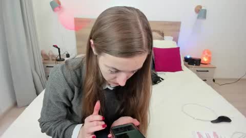 Snapshot of kate_redgar chatting on 6, 10, 2025 kate_redgar online show from 6, 10, 2025