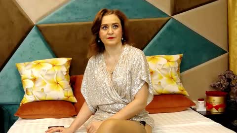 KateQueenston --  online show from 23, 2, 2025