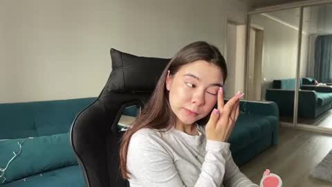 Snapshot of katheleenschraub chatting on 11, 6, 2026 Elle online show from 11, 6, 2026