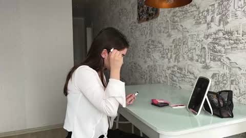 Snapshot of katheleenschraub chatting on 12, 6, 2026 Elle online show from 12, 6, 2026