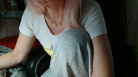 Snapshot of kathleenedwards chatting on 8, 6, 2026 Kathleen online show from 8, 6, 2026