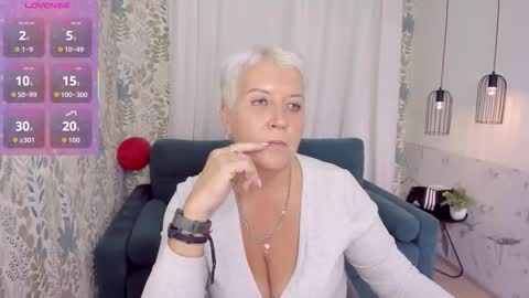 Snapshot of kathy_sunn chatting on 8, 10, 2025 Kathy online show from 8, 10, 2025