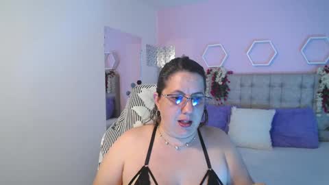 Snapshot of katie_joness chatting on 15, 12, 2024 katerin Joness online show from 15, 12, 2024