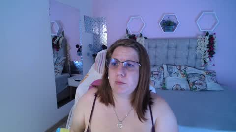 Snapshot of katie_joness chatting on 12, 1, 2025 katerin Joness online show from 12, 1, 2025