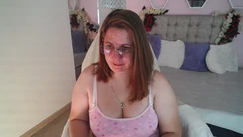 Snapshot of katie_joness chatting on 7, 2, 2025 katerin Joness online show from 7, 2, 2025
