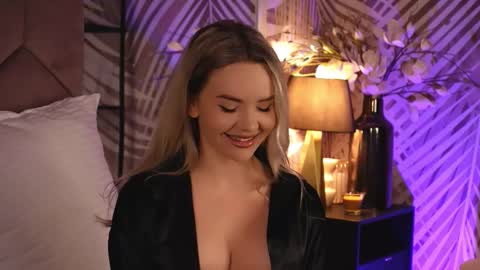 KatJolie online show from 25, 11, 2025