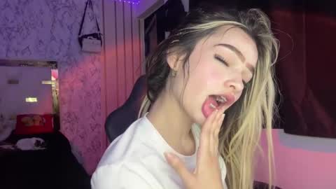 Snapshot of katleen_v chatting on 18, 12, 2025 Katleen. online show from 18, 12, 2025